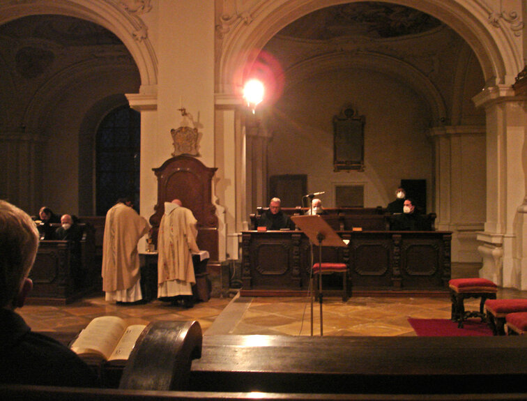 Purifikation der Heiligen Gefäße nach der Kommunion DSC07747__