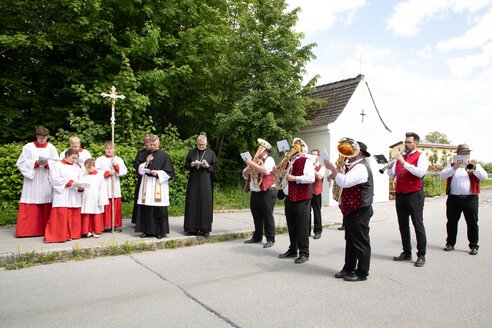 Begrüßung an der Leonardikapelle ... Weltgebetstag_fuer_geistliche_Berufe_2025_Stefanie_Hintermayr-5