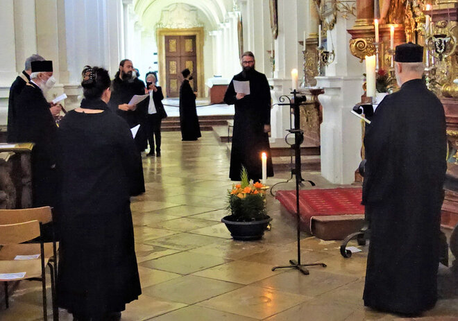Totengedächtnis am Grab von Abt Emmanuel M. Heufelder in der Basilika
_DSC04279