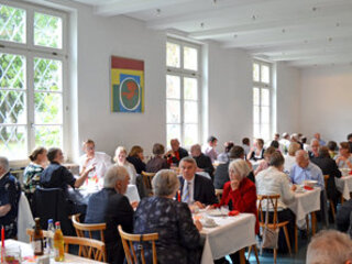 ... sowie bei Kaffee und Kuchen gab es reichlich Gelegenheit zum gegenseitigen Austausch. f2b290552a