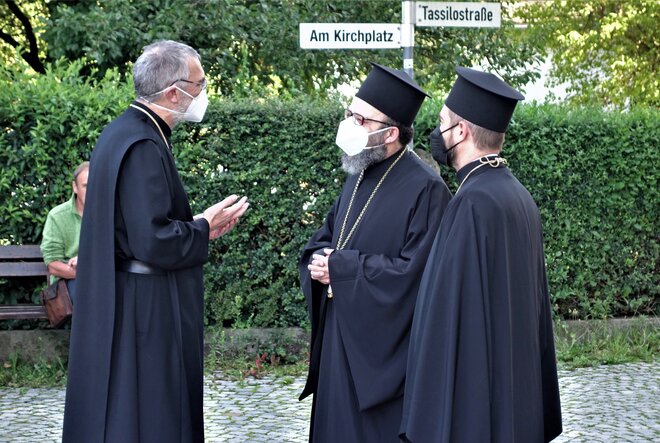 Abt Marianus begrüßt Vikarbischof Ambrosius (Koutsouridis) der griechisch-orthodoxen Metropolie von Deutschland. _DSC04259