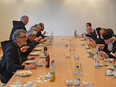 ... beim gemeinsamen Mittagsmahl im Speisesaal. _DSC_2732