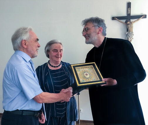 Abt Marianus bedankt sich bei Ehepaar Tischer Niederaltaich_IMG_6048