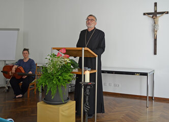 Abt Marianus bei der Begrüßung _kl_DSC_4353