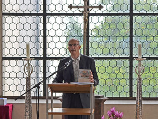 Prof. Dr. Roman Deutinger stellt den neuen Sammelband zur Klostergeschichte vor. 7ddc96b403